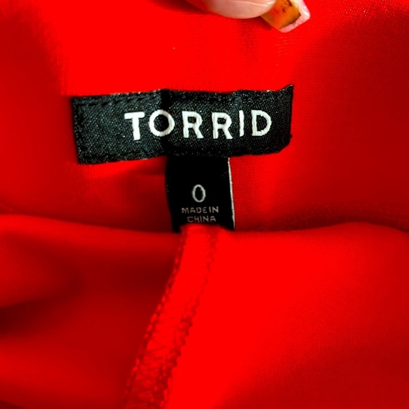 NWOT Torrid Pencil Skirt. 6” Back Slit. 26” Length. Torrid Size 0=12 - Picture 5 of 5